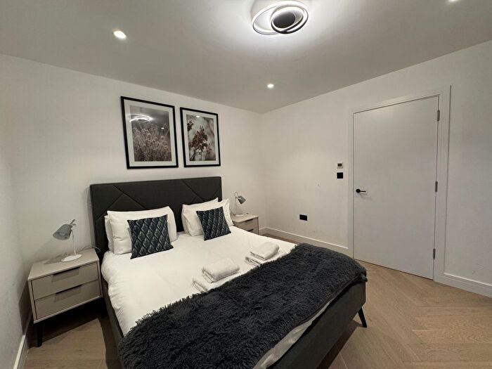 2 Bedroom Flat To Rent In Durnsford Road, London, SW19