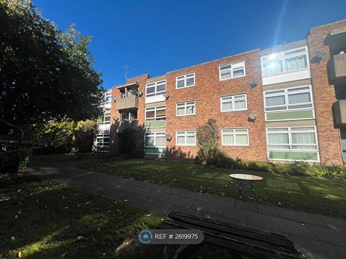 2 Bedroom Flat To Rent In Lingfield Avenue, Dartford, DA2