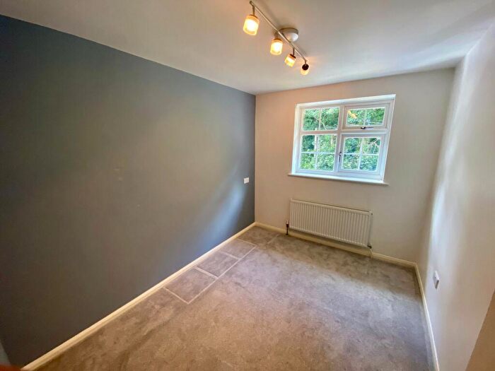 4 Bedroom Terraced House To Rent In Grove Park Road, Woodside, LU1