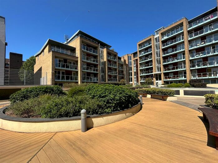 1 Bedroom Flat To Rent In Battersea Park Road, Battersea, SW8