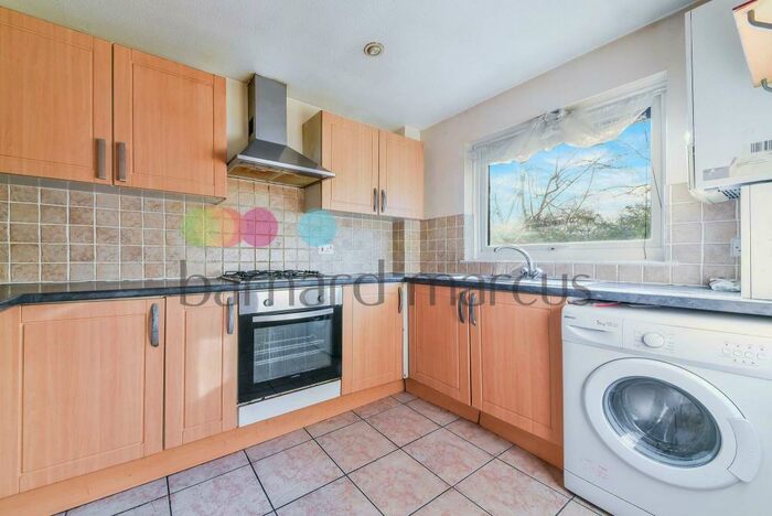 2 Bedroom Apartment To Rent In Beverley Road, SE20