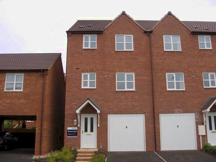 4 Bedroom Town House To Rent In Stonebow Close, Loughborough, LE11
