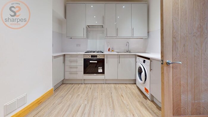 1 Bedroom Flat To Rent In Kingston Road, London, SW20