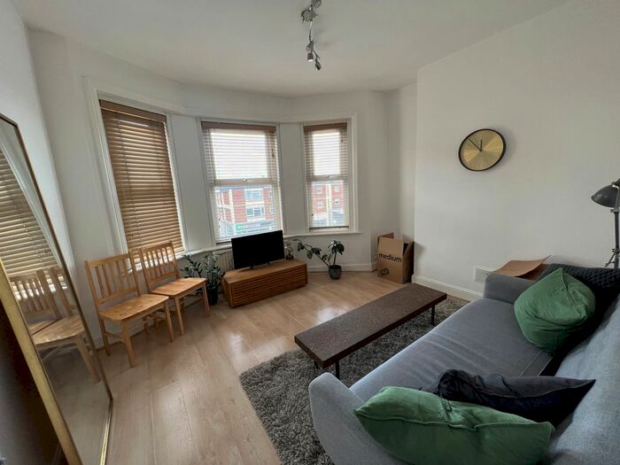 1 Bedroom Flat To Rent In High Road, London, N12
