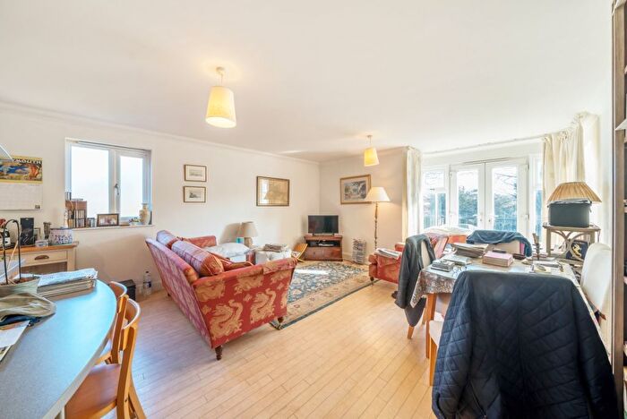 2 Bedroom Flat To Rent In Lumiere Court, London, SW17