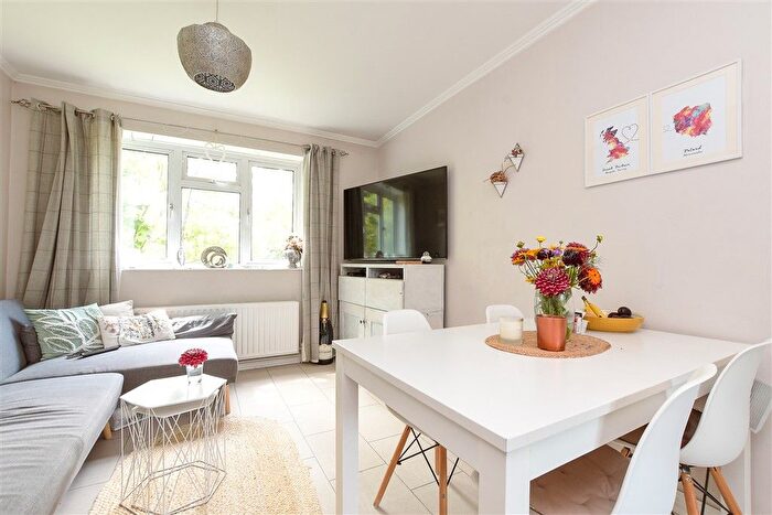 3 Bedroom Flat For Sale In Wrayfield Avenue, Reigate, Surrey, RH2