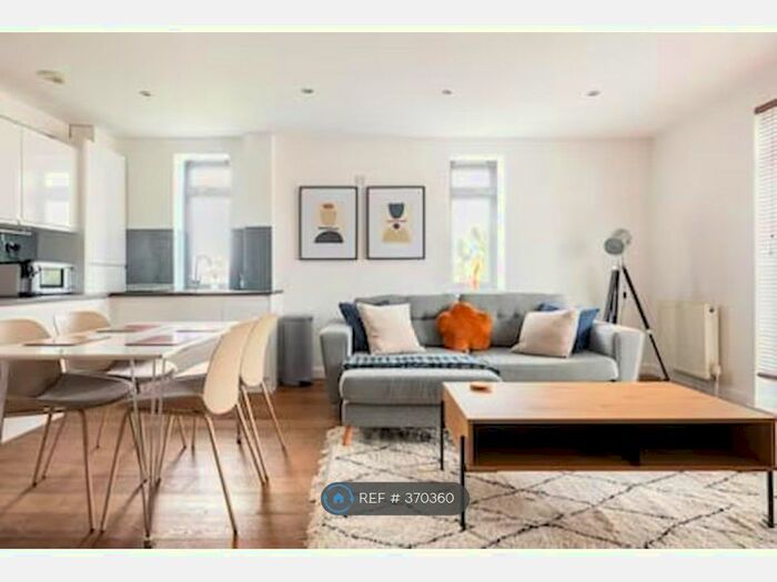 2 Bedroom Flat To Rent In Metro Building, London, E15