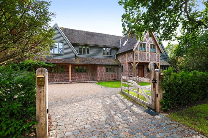 4 Bedroom Detached House For Sale In Ashley Drive, Walton-On-Thames, KT12