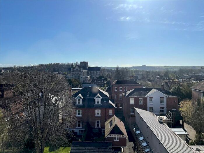 2 Bedroom Flat To Rent In Southgate Street, Winchester, Hampshire, SO23