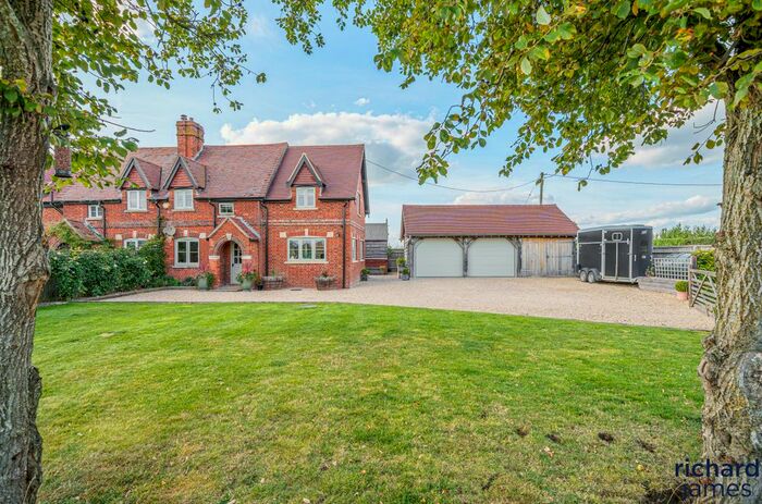 3 Bedroom Semi-Detached House For Sale In Oldfield Farm, Stanford In The Vale, Faringdon, Oxfordshire, SN7