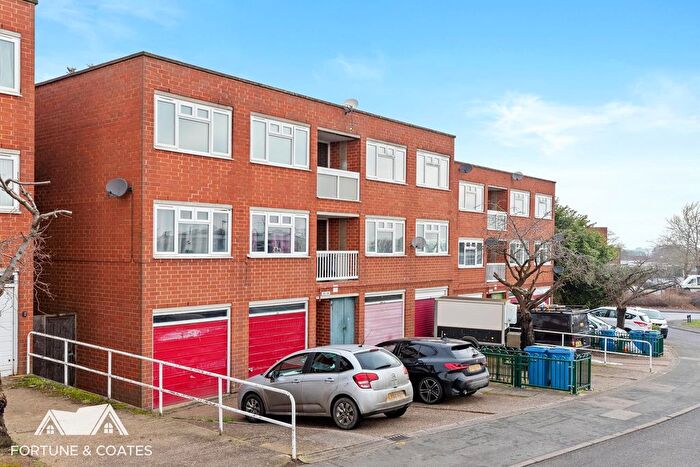 2 Bedroom Flat For Sale In Lower Meadow, Harlow, CM18