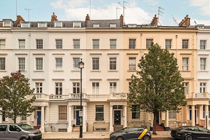 3 Bedroom Flat To Rent In Claverton Street, London, SW1V