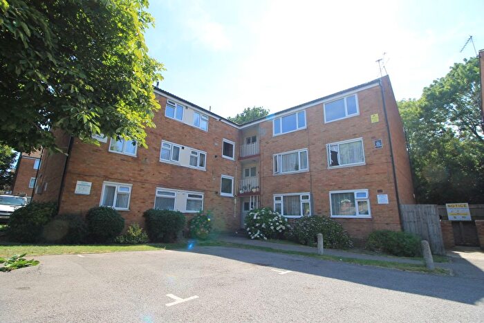 2 Bedroom Flat To Rent In The Farmlands, Northolt, UB5