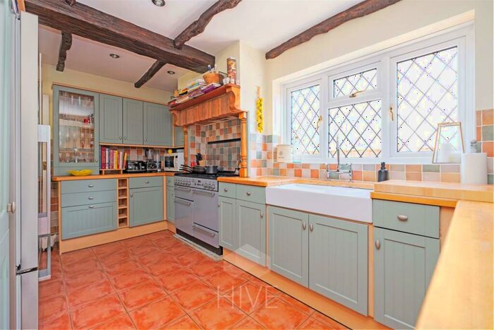 4 Bedroom Detached House For Sale In Monkton Close, Ferndown, BH22