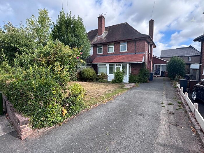 3 Bedroom Semi-Detached House For Sale In Tanhouse Farm Road, Solihull, West Midlands, B92