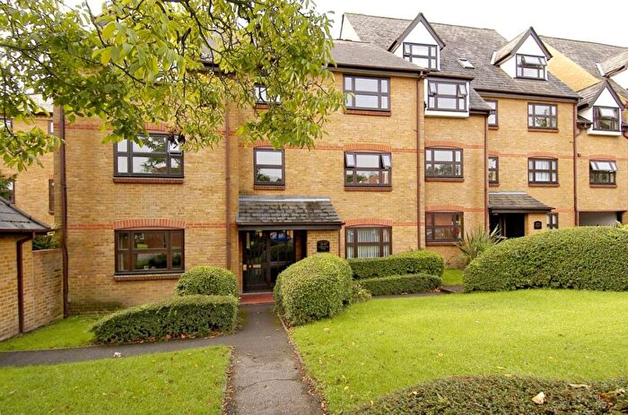 2 Bedroom Flat For Sale In Albemarle Park, Albemarle Road, Beckenham, BR3