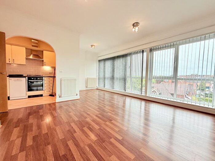 2 Bedroom Apartment To Rent In Masons Hill, Bromley, BR2