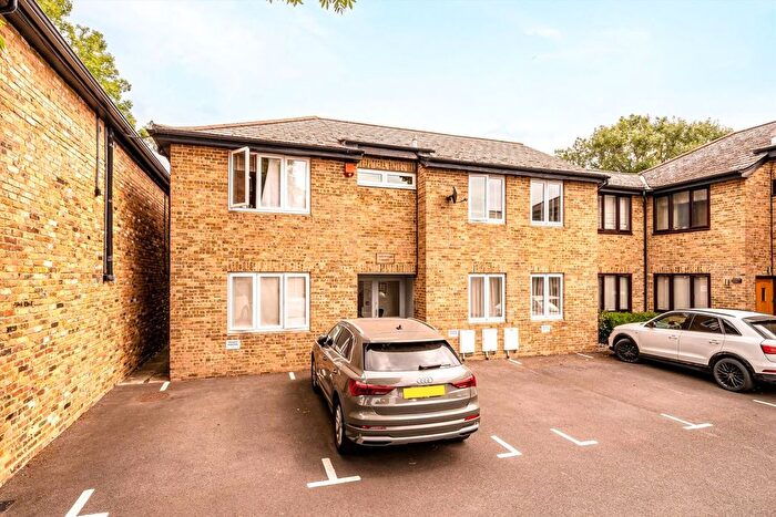 1 Bedroom Flat For Sale In Archer Mews, Hampton Hill, TW12