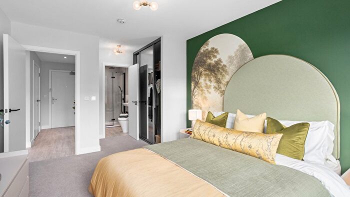 1 Bedroom Flat For Sale In Capital Interchange Way, Brentford, TW8