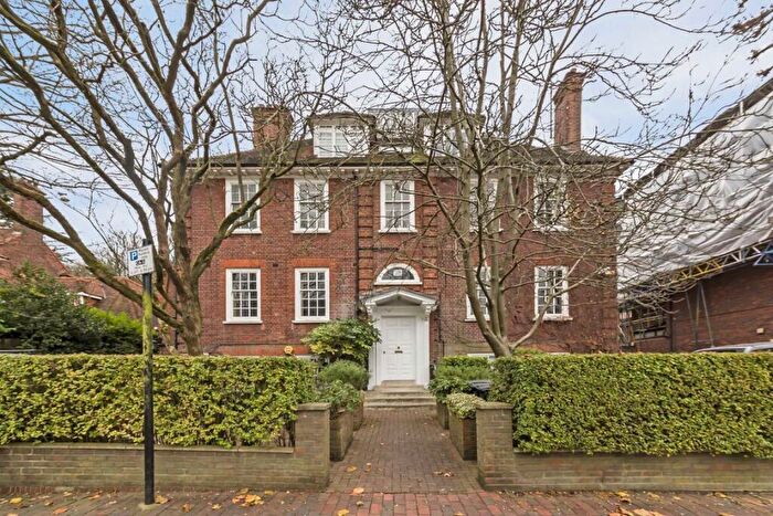 3 Bedroom Flat To Rent In Redington Gardens, London, NW3