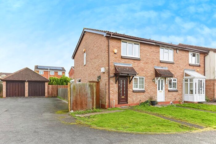 2 Bedroom End Of Terrace House For Sale In Martins Drive, Atherstone, CV9