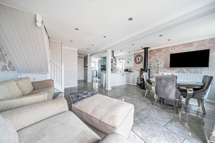 2 Bedroom Chalet To Rent In Armada Court, East Bracklesham Drive, Bracklesham Bay, East Wittering, PO20