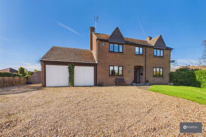 4 Bedroom Detached House For Sale In High Street, Silverstone, NN12