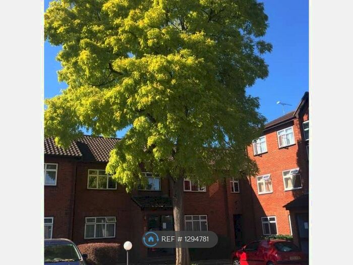 2 Bedroom Flat To Rent In Meridian Court, Waddon Croydon, CR0