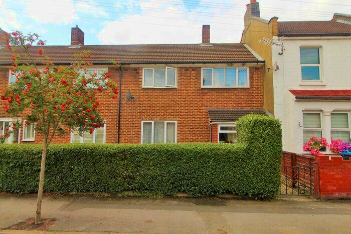 3 Bedroom Terraced House To Rent In Raynes Park, London, SW20