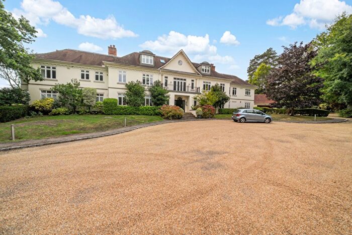 3 Bedroom Flat To Rent In Priory Road, Sunningdale, SL5
