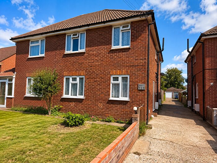 2 Bedroom Maisonette To Rent In Star Road, Uxbridge, UB10