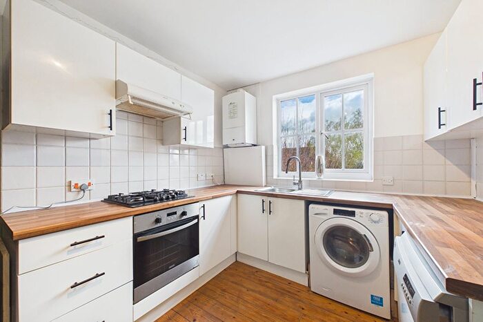 2 Bedroom Flat To Rent In Ye Meads, Taplow, Maidenhead, SL6