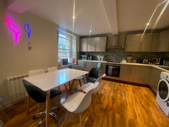 6 Bedroom Property To Rent In Aalborg Place, Lancaster, LA1