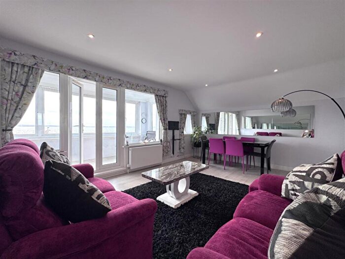 2 Bedroom Flat To Rent In Marine Parade East, Lee-On-The-Solent, PO13