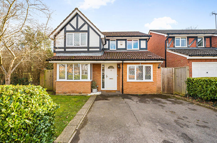 4 Bedroom Detached House For Sale In Charlton Close, Wokingham, Berkshire, RG40