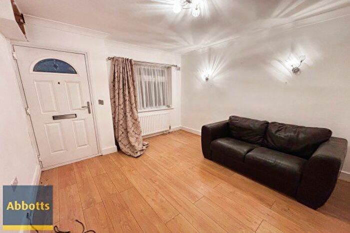 2 Bedroom Maisonette To Rent In Coval Lane, Chelmsford, CM1