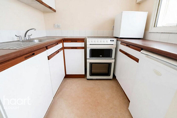 Studio To Rent In Osborne Street, Slough, SL1