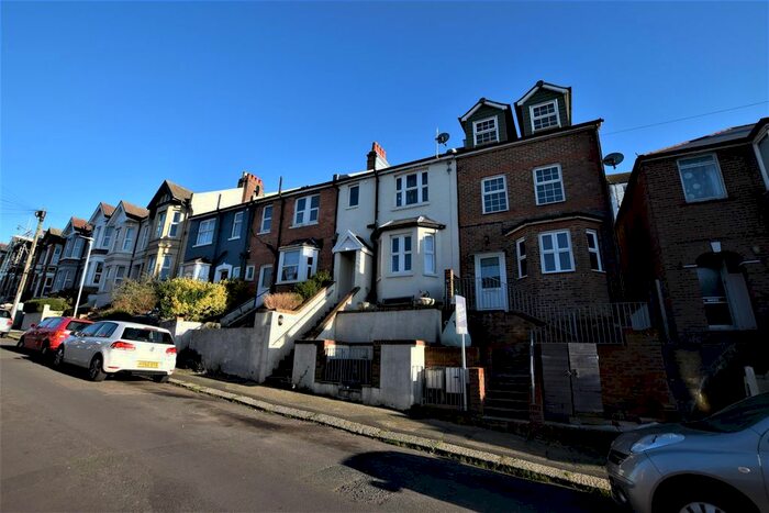 4 Bedroom Town House To Rent In Emmanuel Road, Hastings, TN34