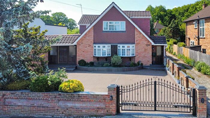 5 Bedroom Chalet For Sale In Park Avenue, North Ruislip, HA4