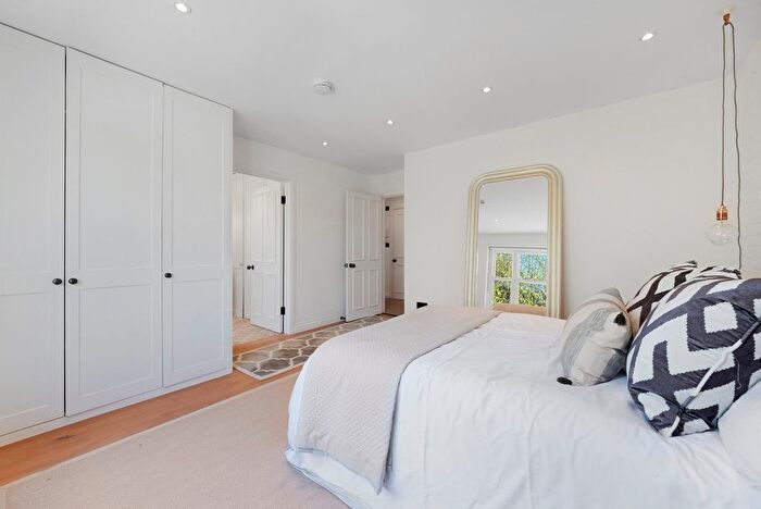 2 Bedroom Flat To Rent In Aldridge Road Villas, London, W11