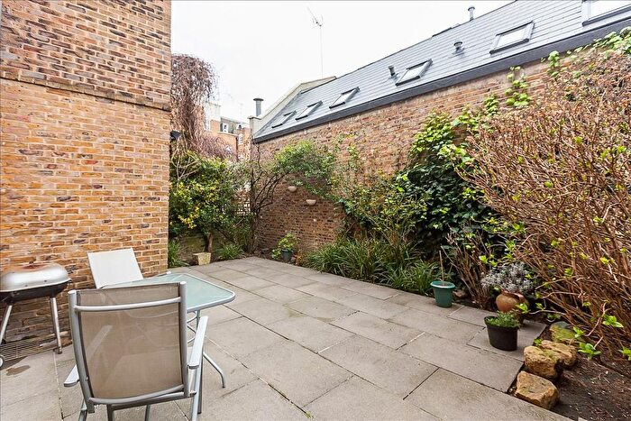 4 Bedroom Mews To Rent In Pencombe Mews, Notting Hill, W11