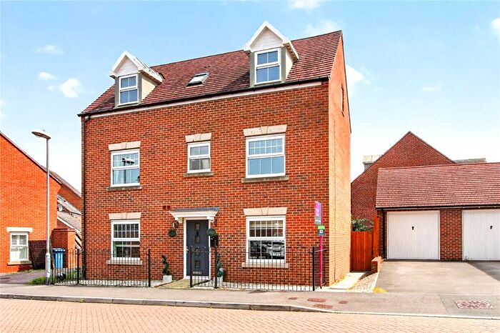 4 Bedroom Detached House For Sale In Goldfinch Crescent, Jennett's Park, Bracknell, RG12
