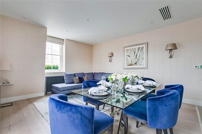 3 Bedroom Flat To Rent In Pont Street, London, SW1X