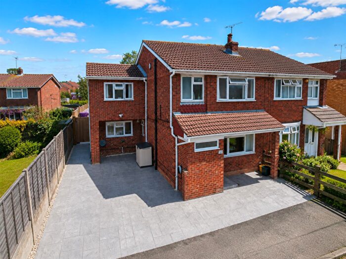 4 Bedroom House For Sale In Juliers Close, Canvey Island, SS8