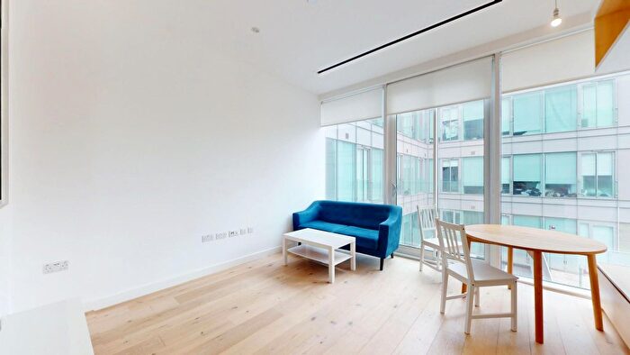 1 Bedroom Flat To Rent In Great West Road, Brentford, TW8