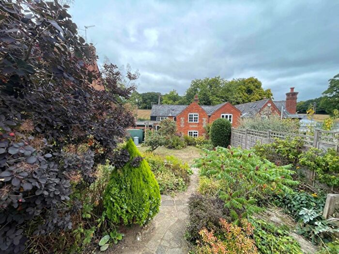 3 Bedroom Cottage For Sale In Old Chelsea Cottage, Swan Bottom, The Lee, Buckinghamshire, HP16