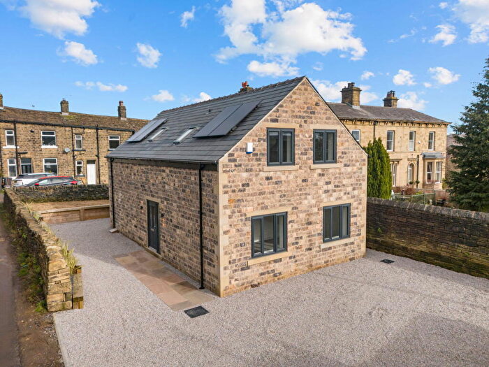 3 Bedroom Detached House For Sale In Rochdale Road, Greetland, Halifax, HX4
