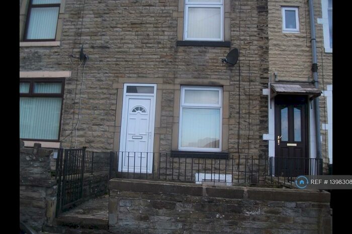 2 Bedroom Terraced House To Rent In Hopbine Avenue, Bradford, BD5