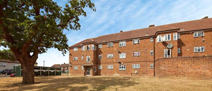 1 Bedroom Flat For Sale In Leyburn Road, Romford, Essex, RM3