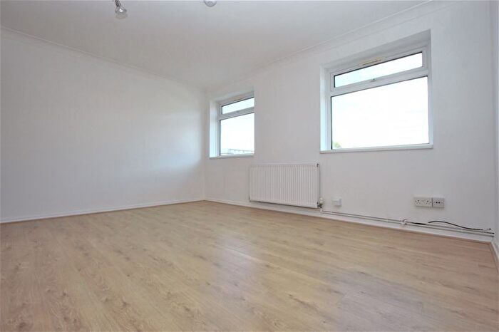 1 Bedroom Flat To Rent In Palmerston Crescent, Palmerston Road, N13